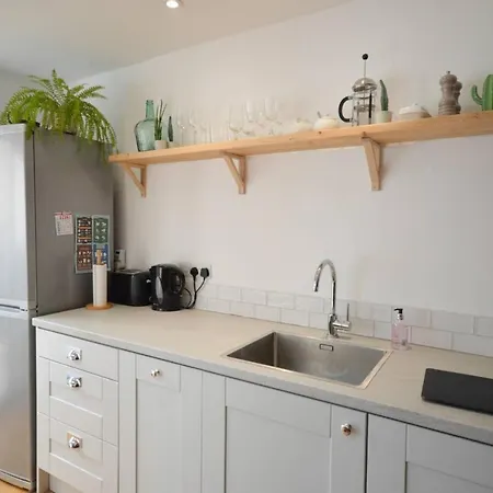 Modern And Bright 2 Bedroom House With A Garden * 布里斯托